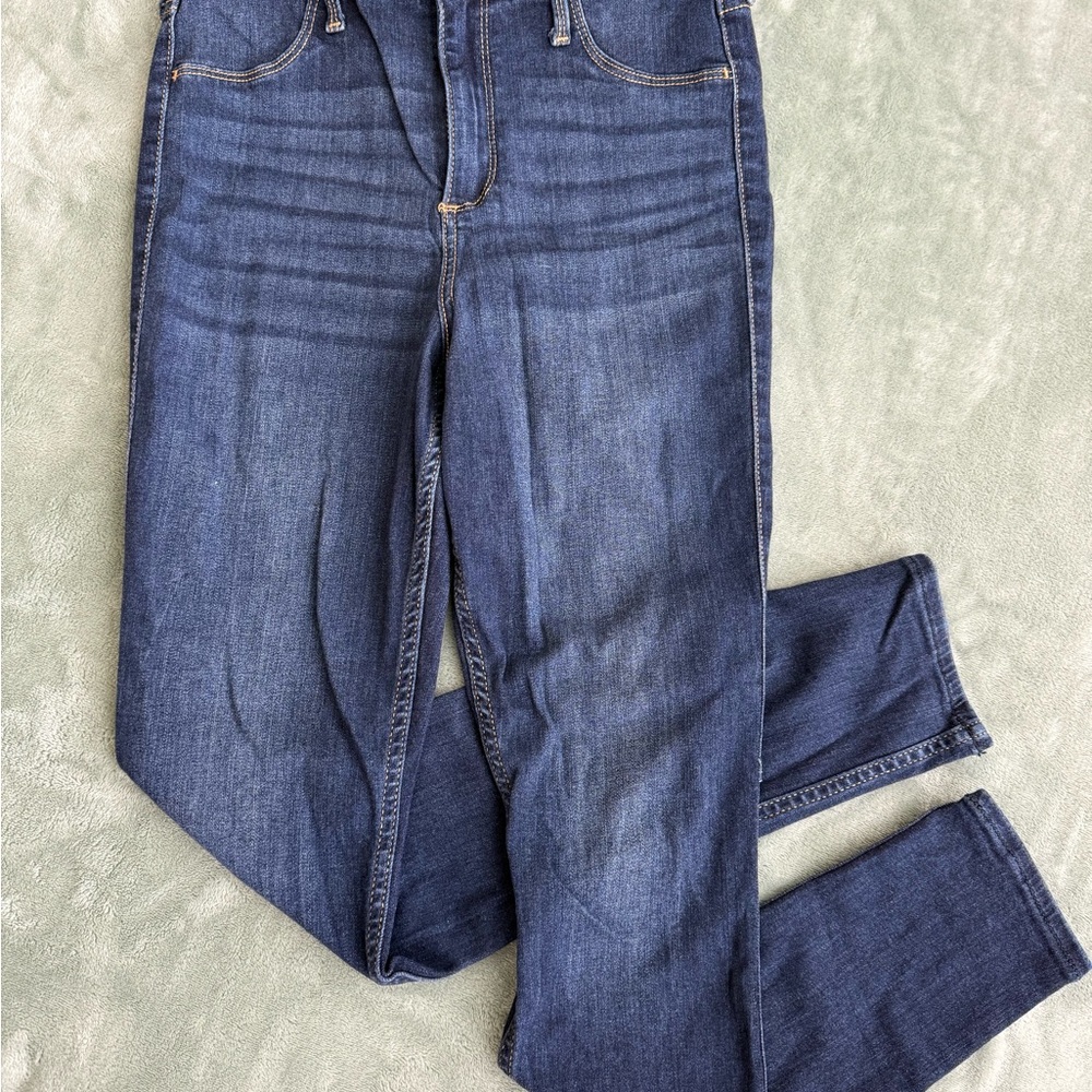 Hollister Curvy High-Rise Blue Jeans - Picture 1 of 3
